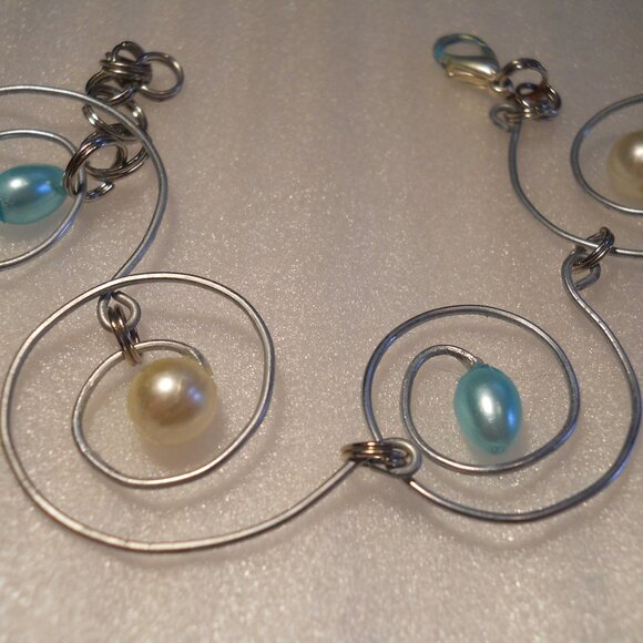 Swirl Pearl Bracelet 12-30 - Picture 2 of 2